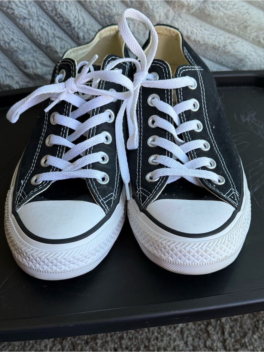 Converse Classic Black and White Low-Top Sneakers Womens Size 8